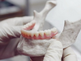 металлопластиковый зубной протез