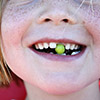 Как ребенку вырвать зуб в домашних условиях