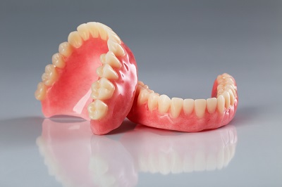 Сравнение съемных зубных протезов
